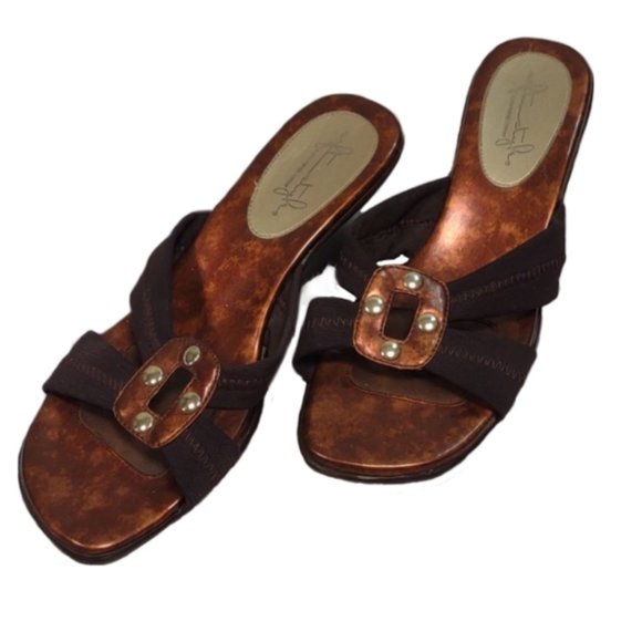FREE W/ Bundle Soft Style Hammered Copper Heeled Equestrian Sandals Size 8M - Picture 1 of 8
